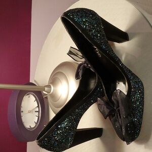 Blue sequined party 4" shoes size 8 NWOT